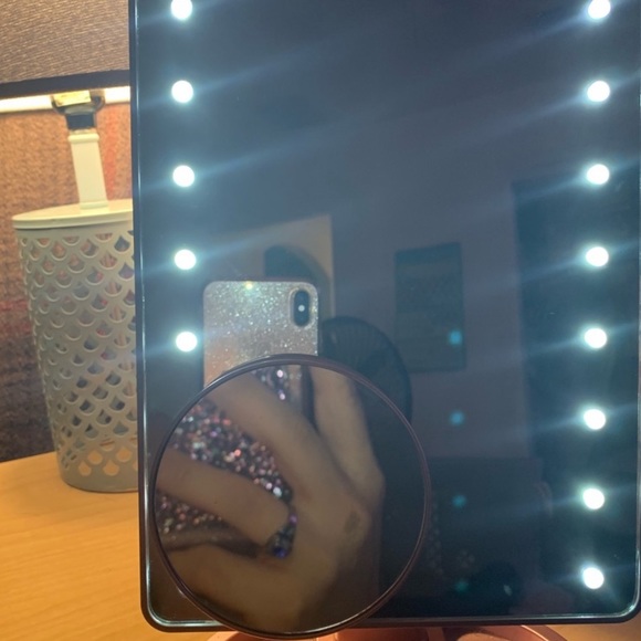 LED light makeup mirror😘 - Picture 5 of 6